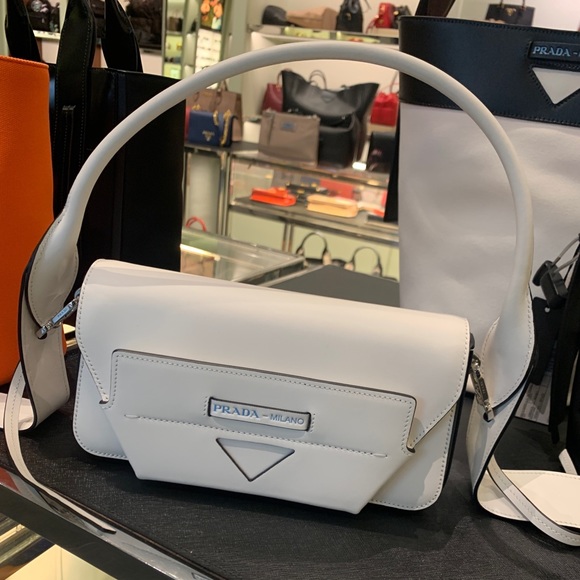 Prada - Picture 1 of 1